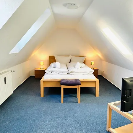 Waldblick Trio- 11 Personen- 3 Wohneinheiten- Waschmaschine- Parkplatz * Wolfsburg
